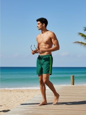 Tommy Hilfiger NWT Green Swim Trunks 5in inseam Size XL